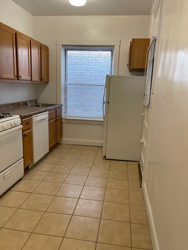 Building Photo - 6970 N Sheridan Rd