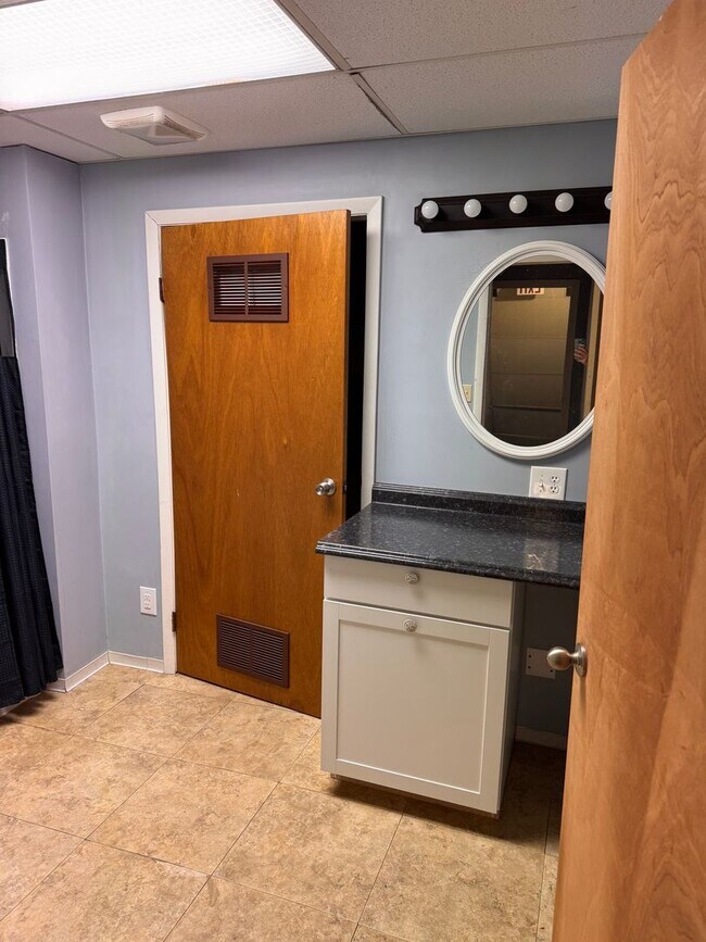 Building Photo - 25 N Water Ave