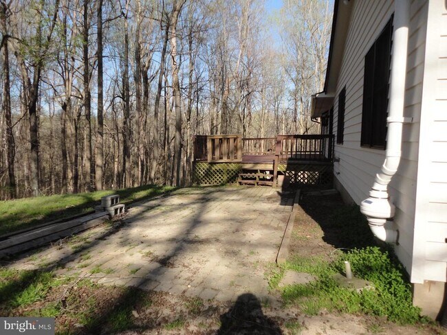 Building Photo - 814 Rustic Ln