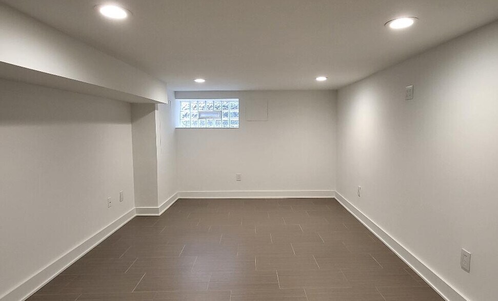 Building Photo - 1237 S 27th St