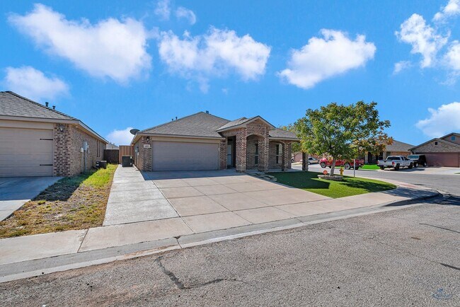 Building Photo - 410 E 97th St