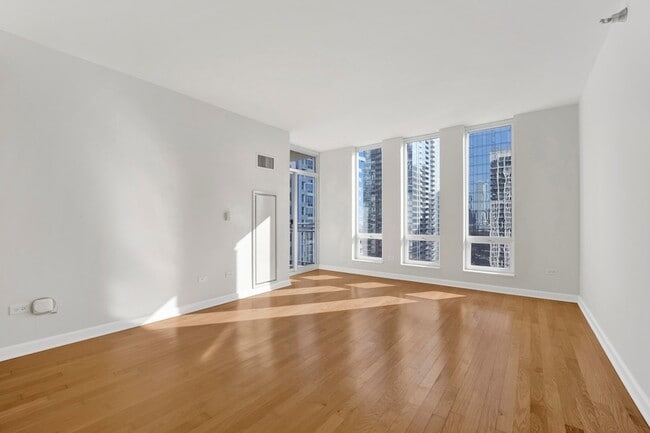 Building Photo - 1250 S Michigan Ave