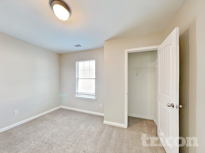 Building Photo - 1006 Grenier Terrace NE