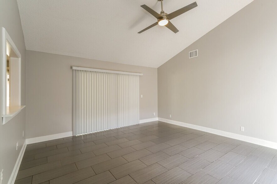 Building Photo - 11841 Hickorynut Dr