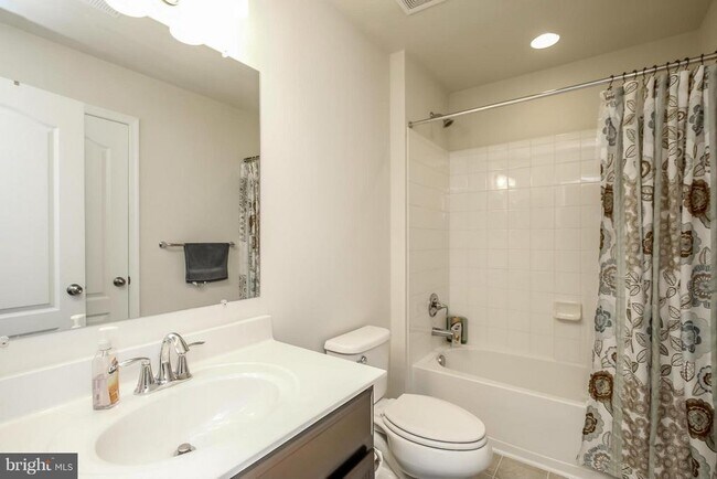 Building Photo - 7532 Briargrove Lane