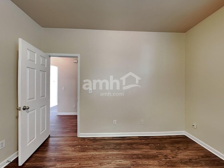 Building Photo - 2673 Blowing Wind Cir