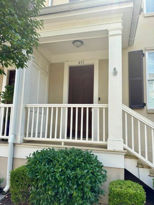 Building Photo - Available Now Fully Furnished Town Home in...