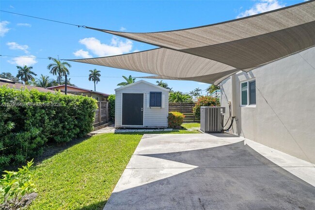 Building Photo - 930 N 11th Ct