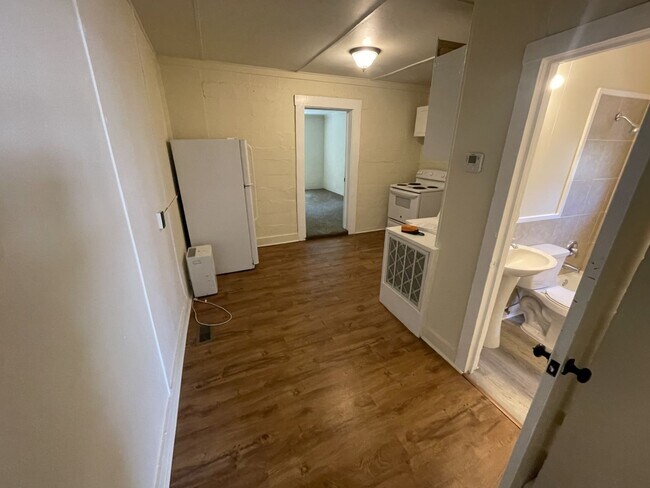 Building Photo - 1 Bedroom 1 Bathroom