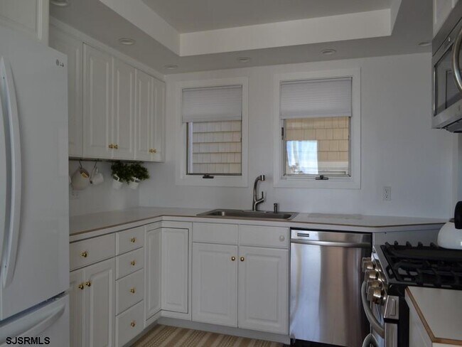 Building Photo - 110 S Richards Ave