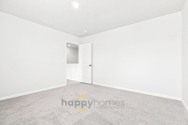 Building Photo - 4 Bedroom, 2.5 Bathroom in Cane Bay of Summerville