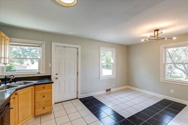 Building Photo - 1120 Liberty Rd