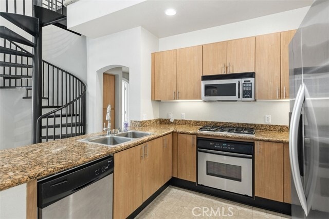 Building Photo - 525 N 11th Ave