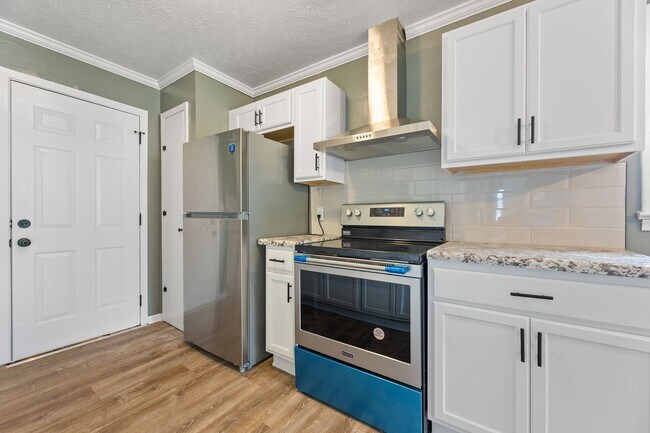 Building Photo - 4655 Curtis Ave