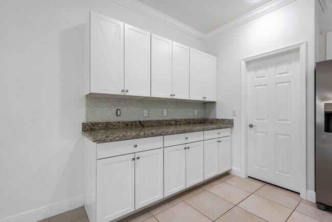 Building Photo - 1367 NW Leonardo Cir