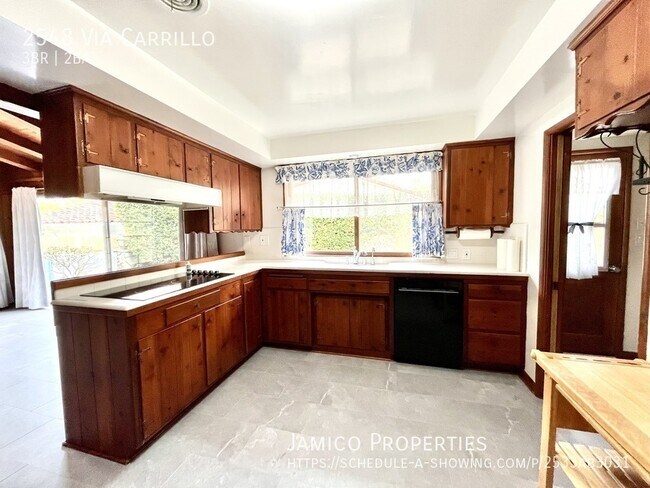 Building Photo - 2548 Vía Carrillo