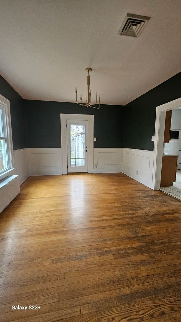 Building Photo - Beautifully updated 3 Bedroom