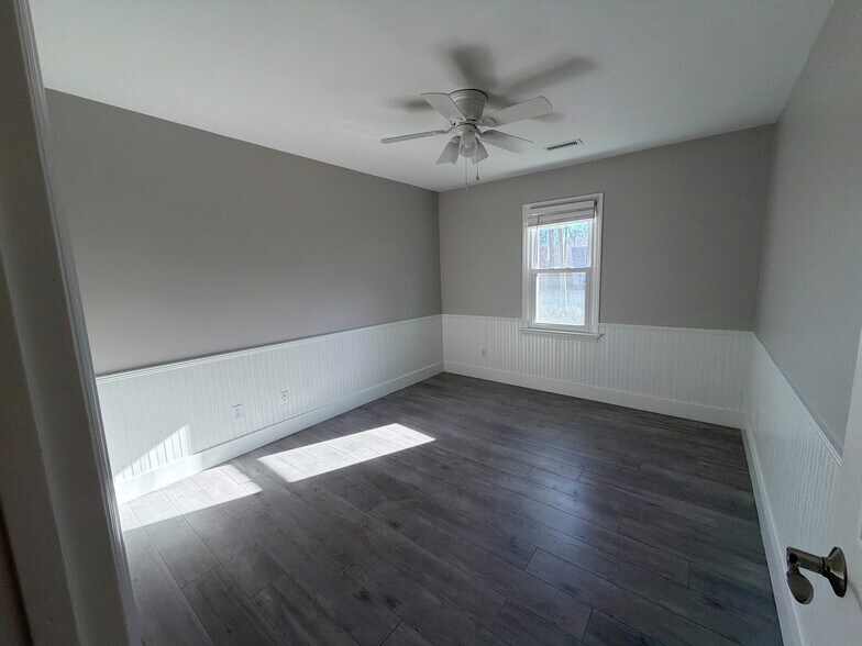 Second BR with lots of light & another large closet! - 115 Waterfall Ct