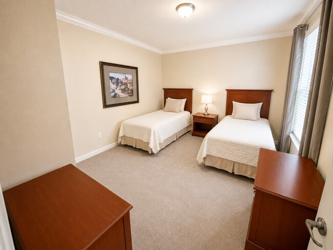 Building Photo - Spacious Furnished 3-Bedroom Condo Oasis with 2 Baths in Davenport