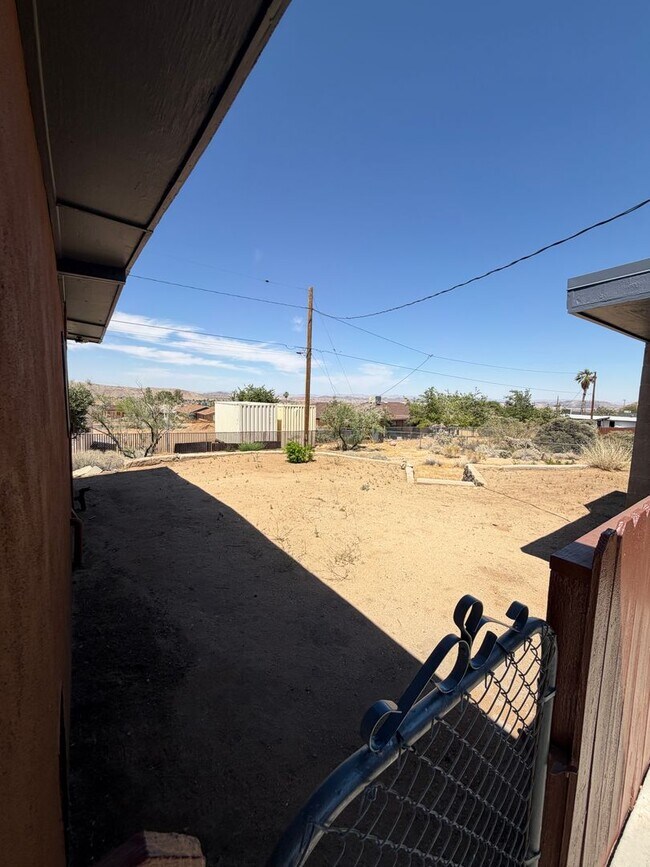 Building Photo - AVAILABLE NOW $200 off First Month Rent