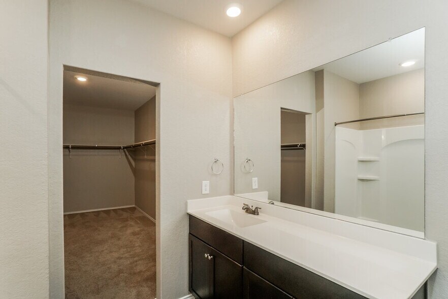 Building Photo - 775 Monarch Dr