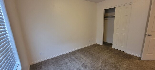 Building Photo - Spacious 2-Story Cedar City Duplex