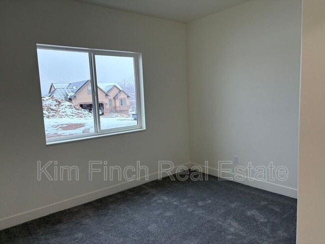 Building Photo - 202 N 910 E