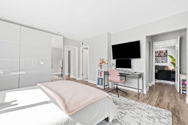 Building Photo - 1881 Middle River Dr