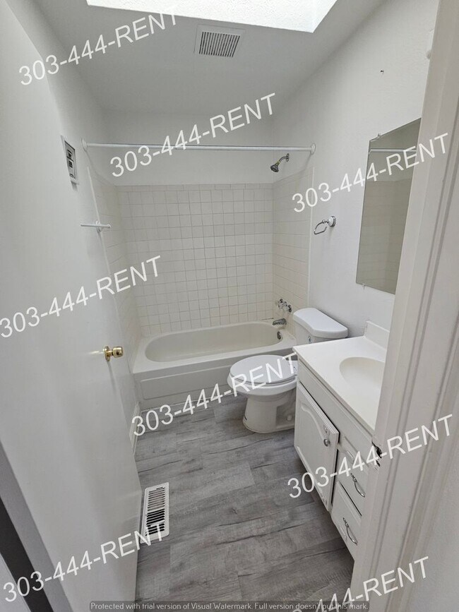 Building Photo - Beautifully Updated 4 Bed 2 Bath home in Denver