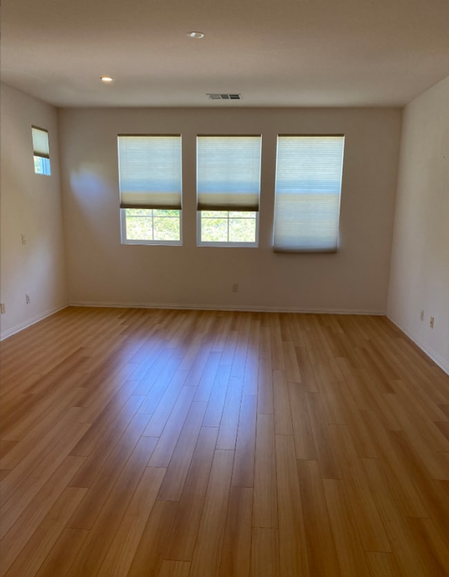 Building Photo - 4 bedroom, 3 bath Big Sky home!