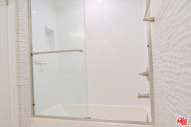 Building Photo - 842 11th St