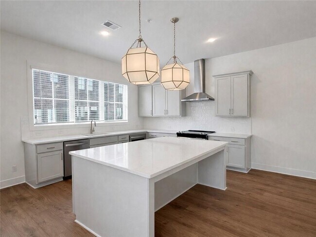 Building Photo - 2640 Mackintosh Ct