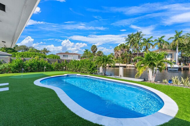 Building Photo - 2813 NE 29th St