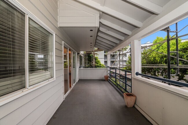 Building Photo - 2 Bedroom Condo in Highly Desirable Richmond Marina Bay!