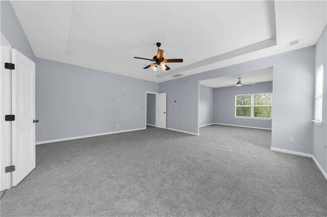 Building Photo - 5435 Mirror Lake Dr