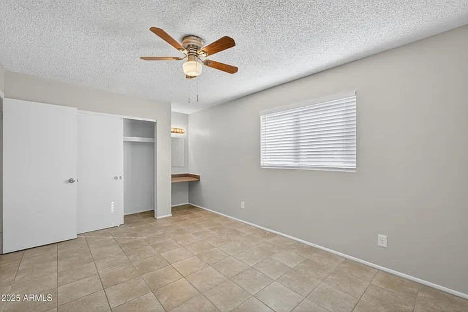 Building Photo - 860 E Brown Rd