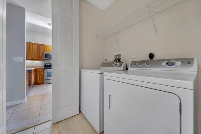 Building Photo - 3500 Oaks Clubhouse Dr