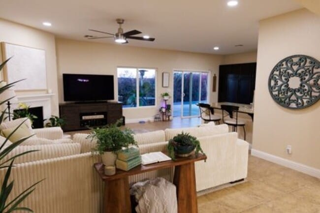 Building Photo - NW Visalia Home Coming Soon!