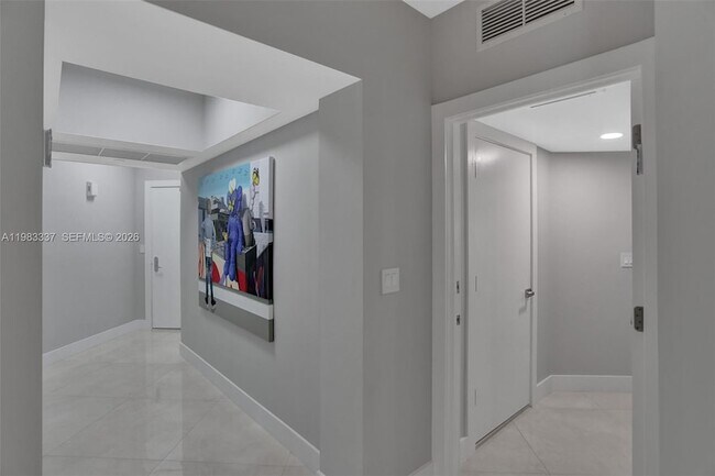 Building Photo - 20000 E Country Club Dr