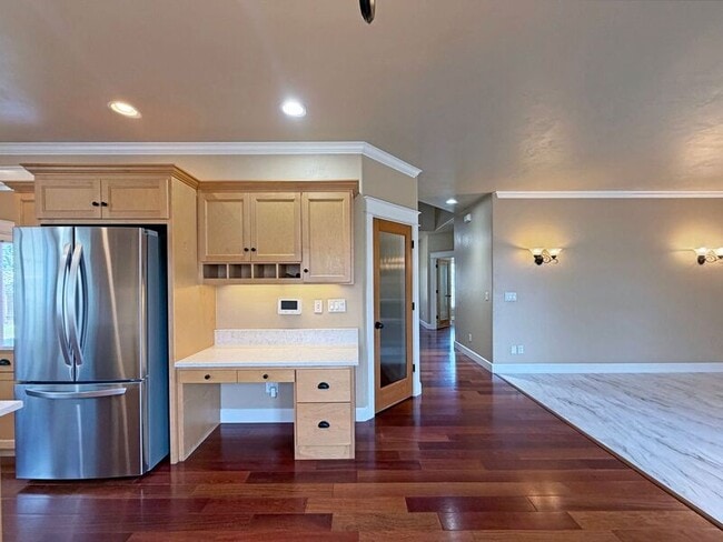 Building Photo - 520 Honeysuckle Ln