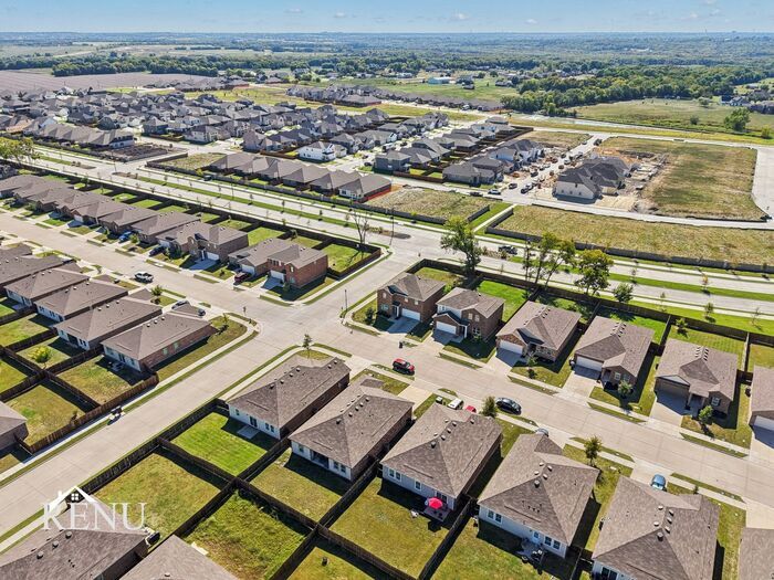 Building Photo - 830 Oakhurst Dr