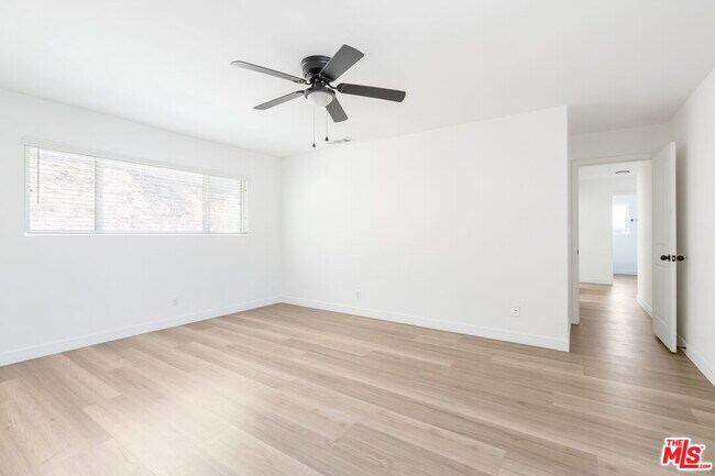 Building Photo - 1020 Larker Ave