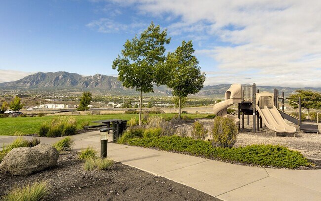 Building Photo - 2284 St Paul Dr