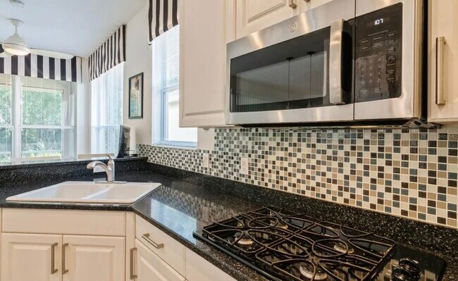 Building Photo - 7314 Meeting St