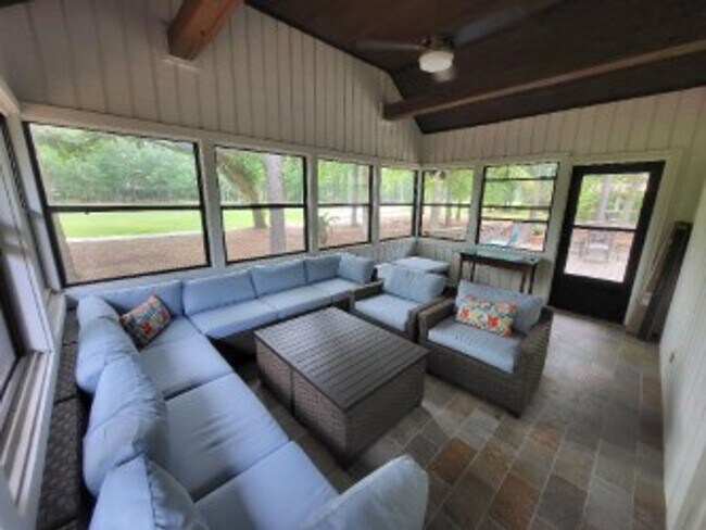 Building Photo - MOSS CREEK - Fairlawn Ct.