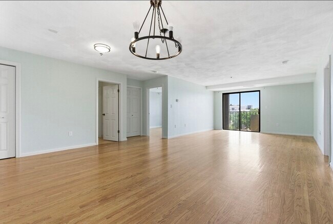 Building Photo - 39 Parlin St