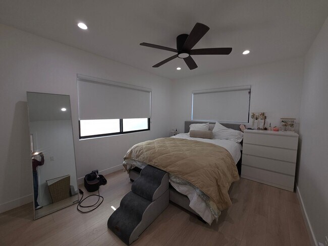 Building Photo - ***Just Reduced*** 5-Bedroom, 2-Bathroom home located in Azusa, CA!