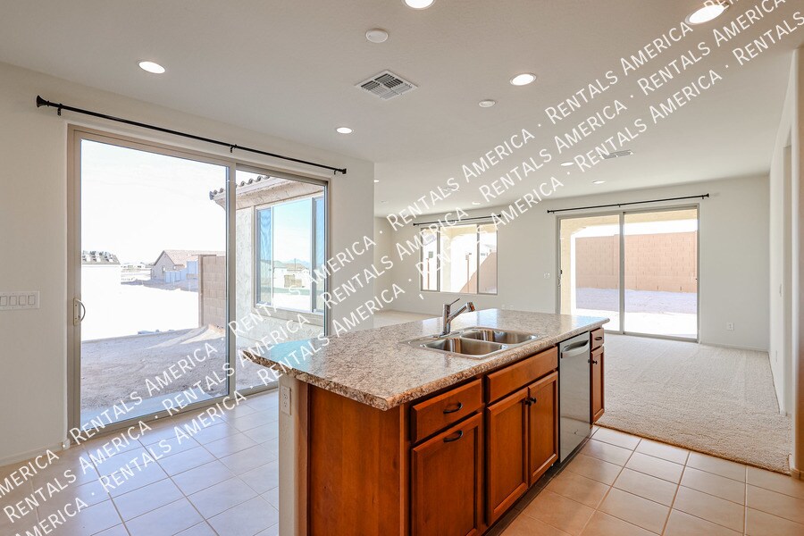 Building Photo - 18675 N 268th Ave