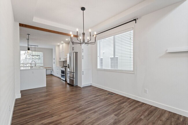 Building Photo - 14081 SW Viewpoint Ct