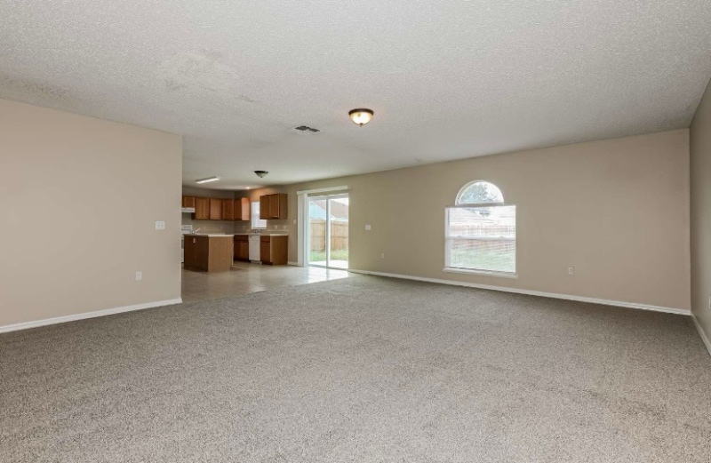 Building Photo - 6024 Kaley Dr